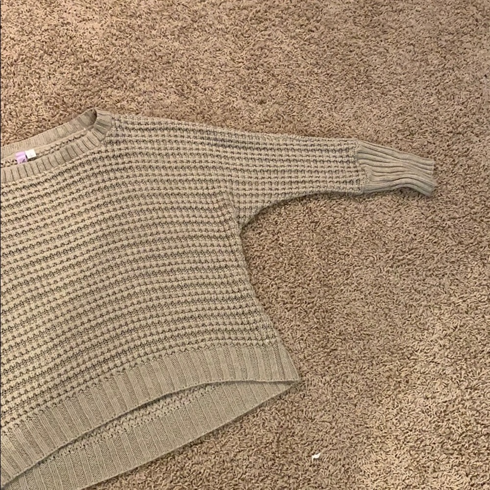 Tan sweater - Picture 3 of 5